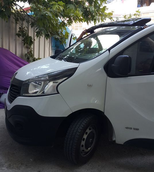 Козирьок на лобове скло (чорний глянець, 5мм) для Renault Trafic 2001-2015 рр 6818 фото
