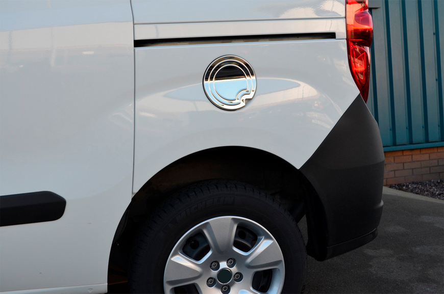 Накладка на лючок бензобака (нерж.) для Opel Combo 2012-2018 рр 6159 фото